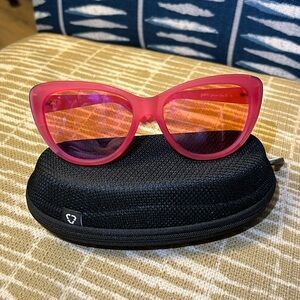 Hot pink & fab: Goodr The Runways sunglasses
